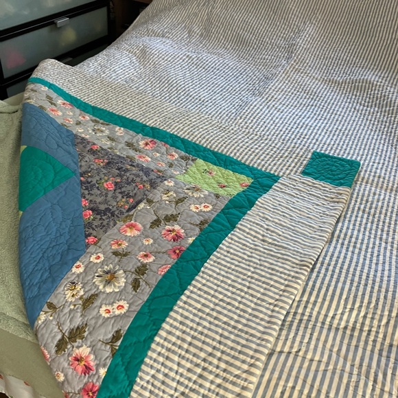 Garnet Hill Floral Patchwork Quilt - Blue and Green HD - Picture 8 of 10